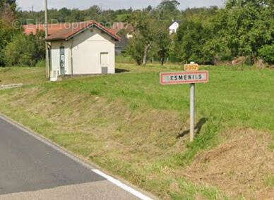Terrain à LESMENILS
