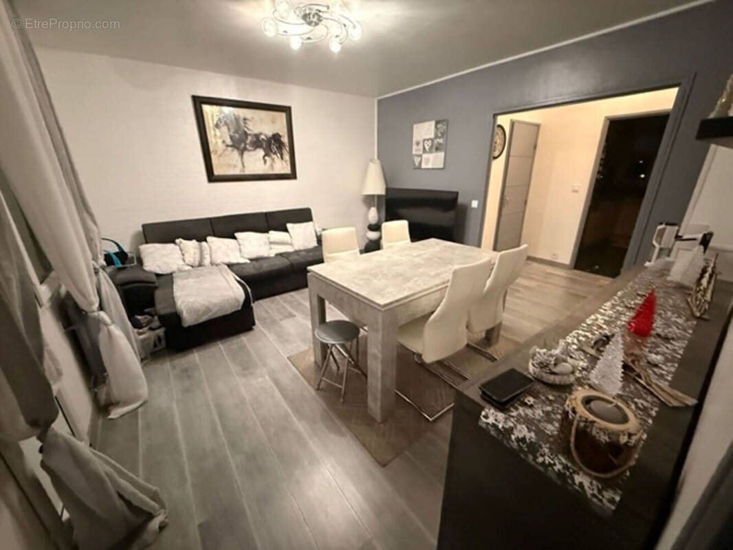 Appartement à SARTROUVILLE