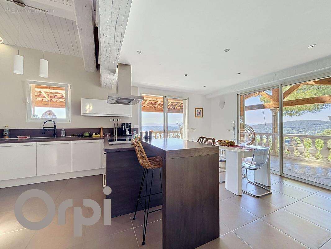 Maison de charme avec vue dominante, studio indépendant, piscine et garage - photo 3