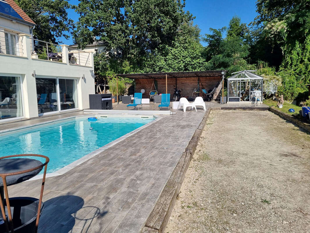 Maison à LINAS