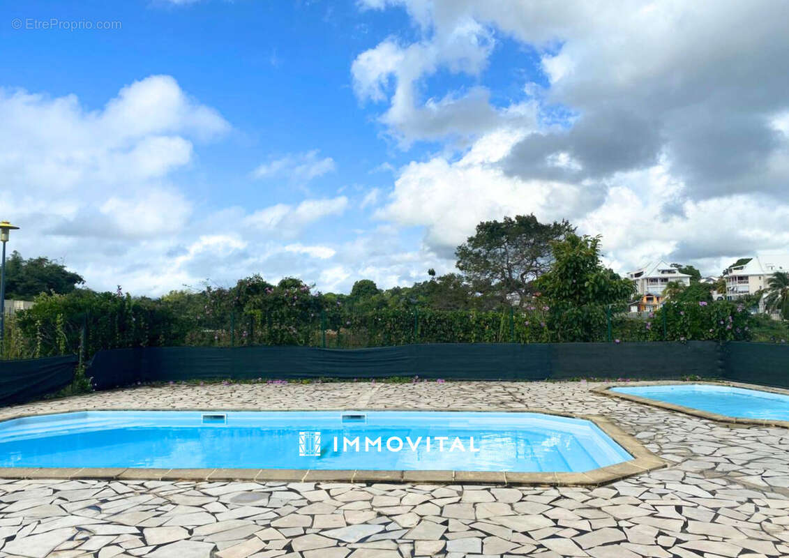 Appartement à BAIE-MAHAULT