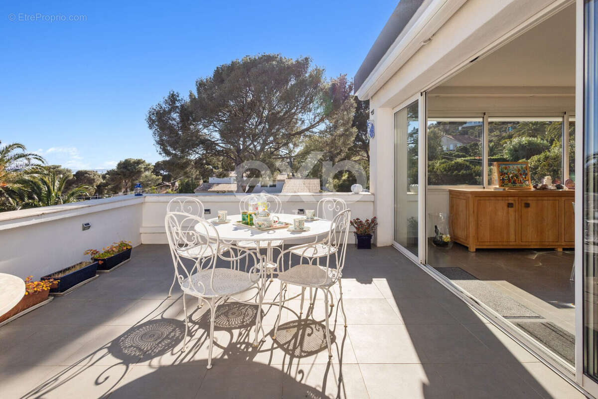 Appartement à ROQUEBRUNE-SUR-ARGENS