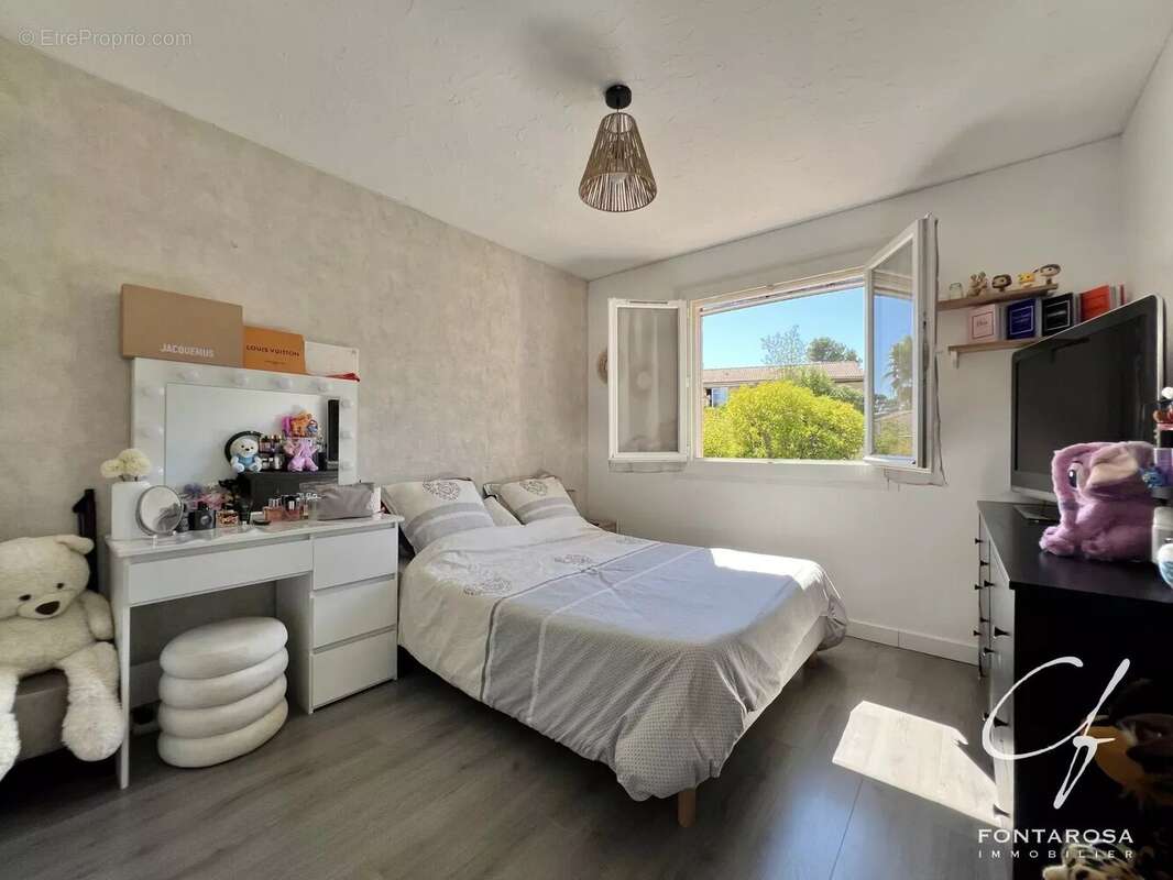 Maison à ROQUEBRUNE-SUR-ARGENS