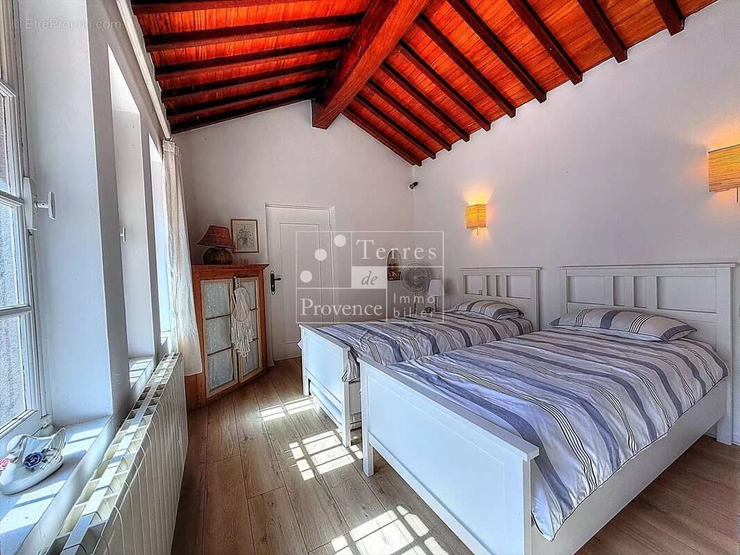 Maison à AUPS