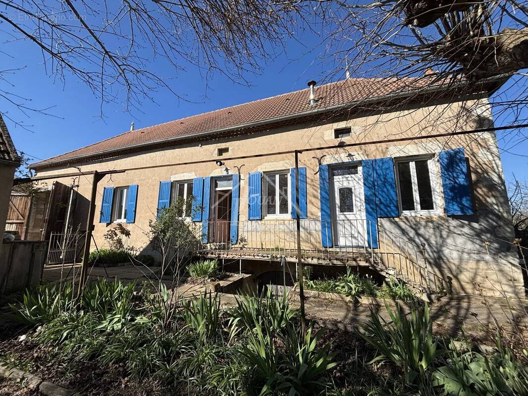 Maison à ETROUSSAT