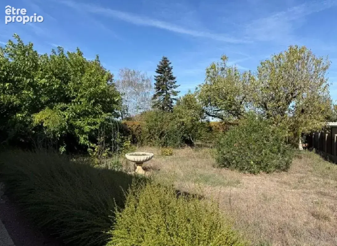 Maison 6 pièces 117 m² à vendre à Ruffec (16700) - photo 3