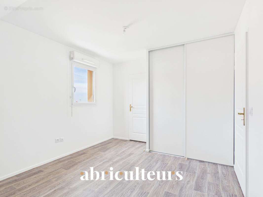Appartement T2 au dernier étage avec vue dégagée sur le pigeonnier et les jardins – Résidence de standing à Survilliers - photo 12
