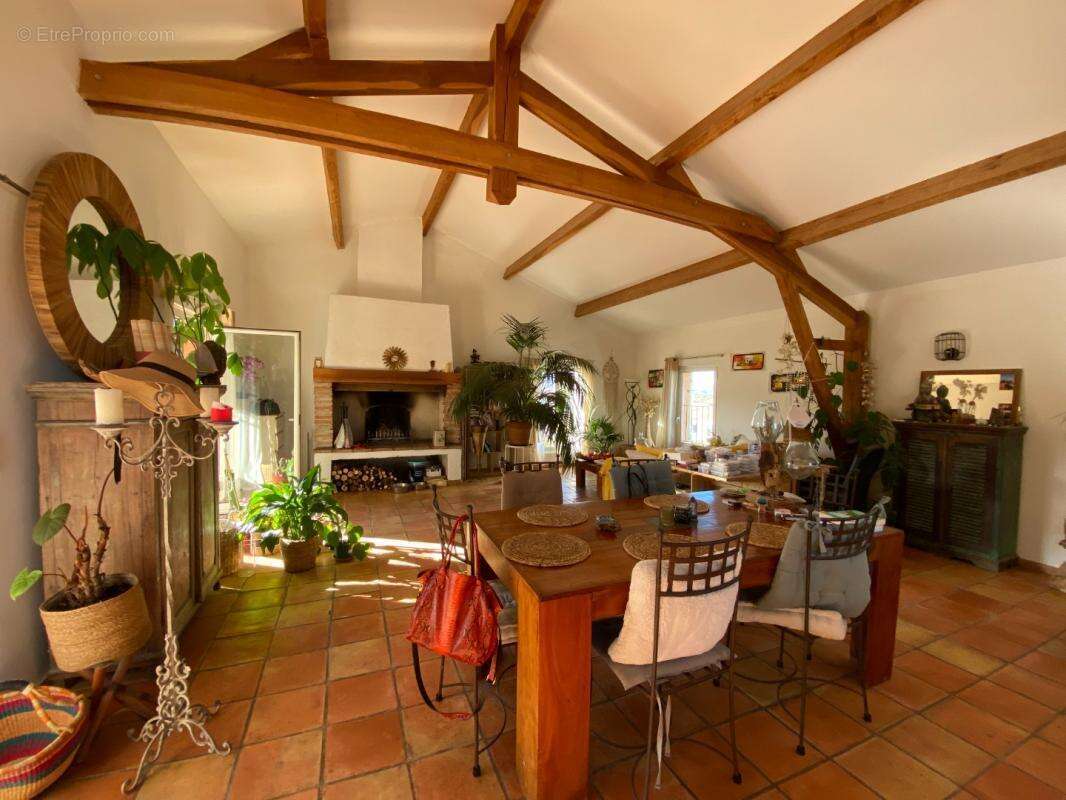 Maison à LE PUY-SAINTE-REPARADE