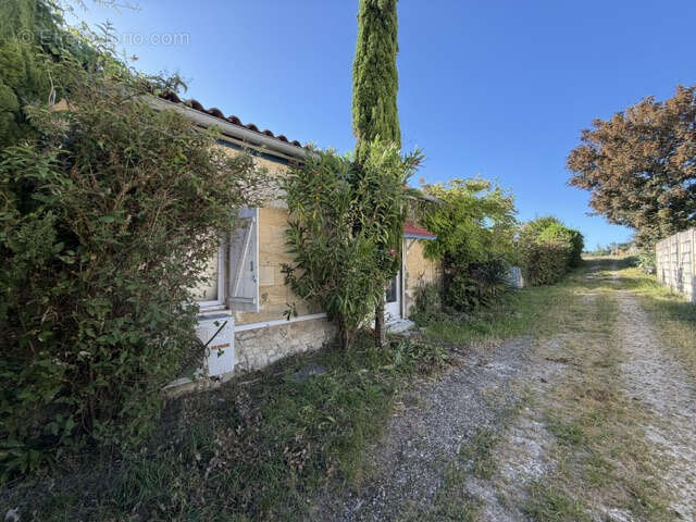 Maison à LA ROCHE-CHALAIS