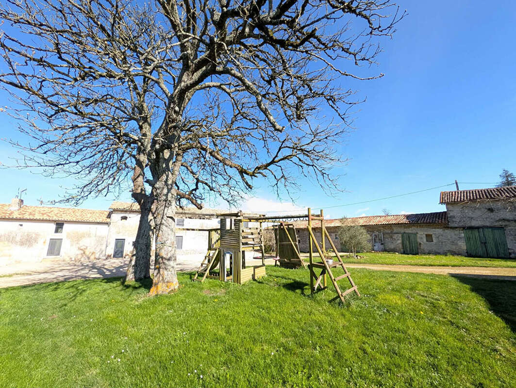 Maison à PRAILLES