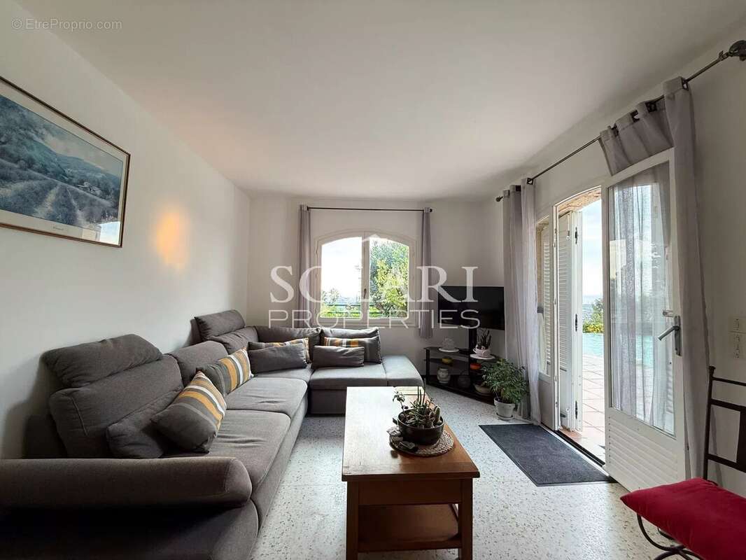 Maison à MANDELIEU-LA-NAPOULE