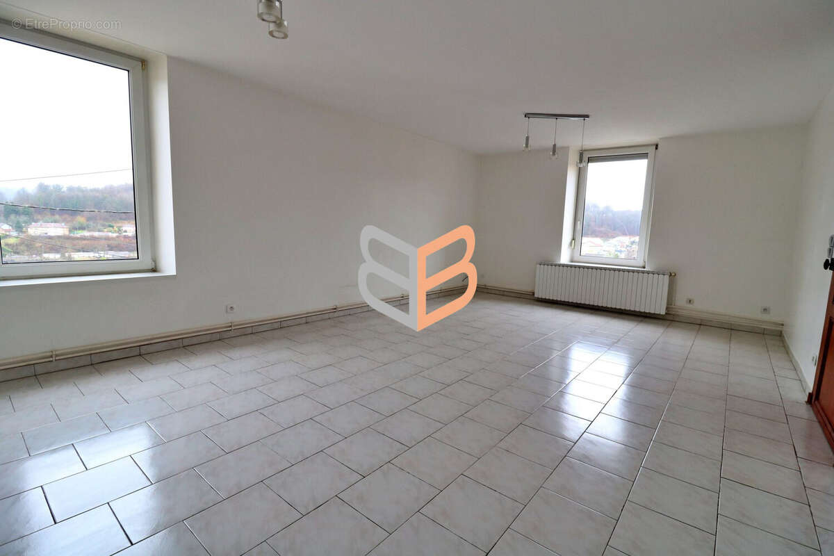 Appartement 240 m² à Thil  - photo 2