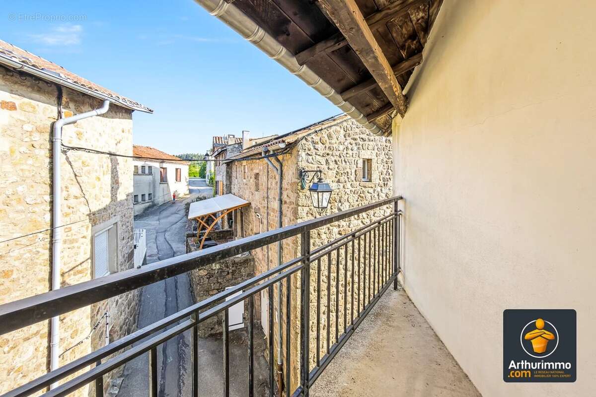 « Maison de village familiale avec terrasse, véranda, combles aménageables et double garage » - photo 19