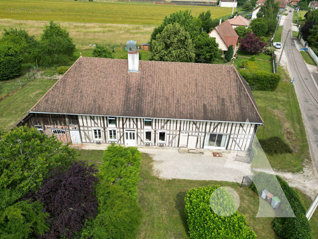 Maison Montaulin 7 pièces 361.22 m2 (270 m2 habitables et 91 m2 de salle et atelier annexes) - photo 3