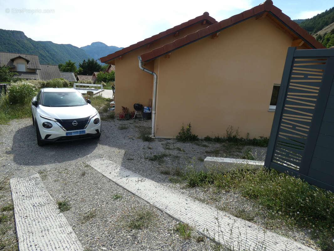 Maison à ESPINASSES