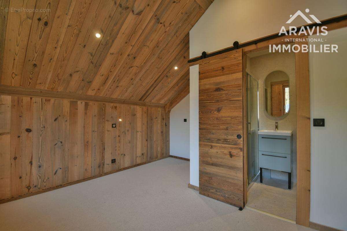 Appartement à LE PETIT-BORNAND-LES-GLIERES