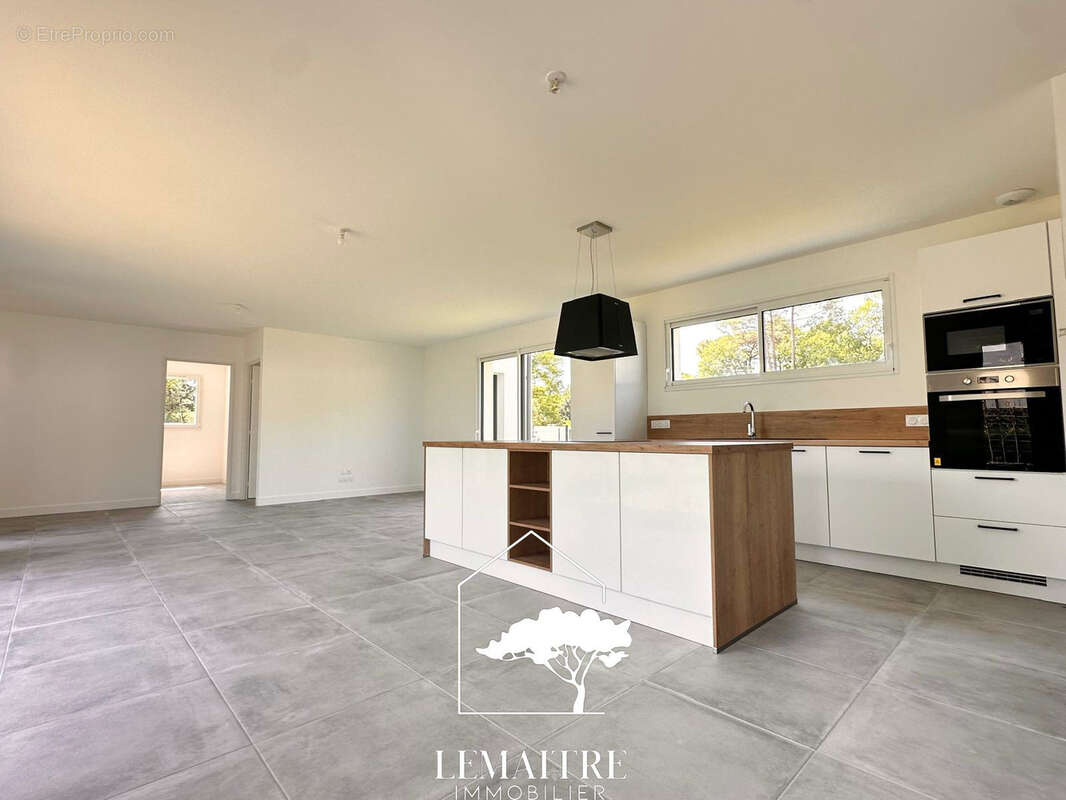 Maison à LES MATHES