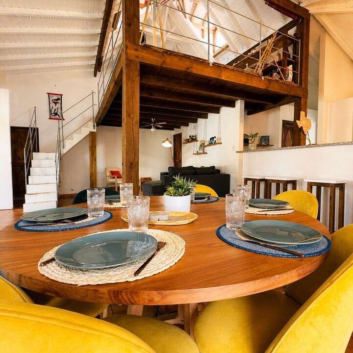 Maison à LES ABYMES