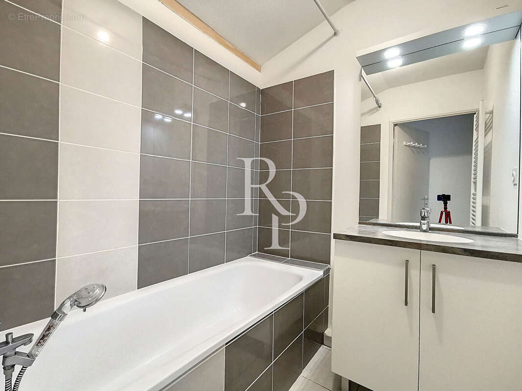 Appartement à CRAPONNE