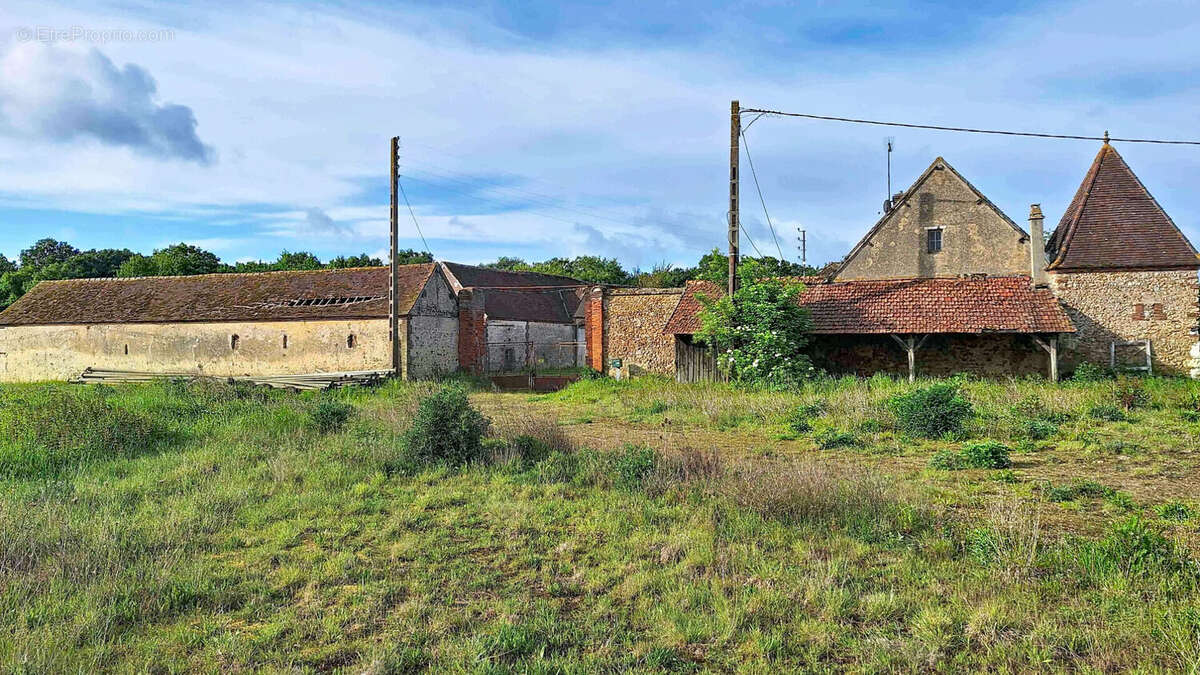 Ancien corps de ferme sur plus de 3.5 hectares - saint-ange-et-torcay - photo 5