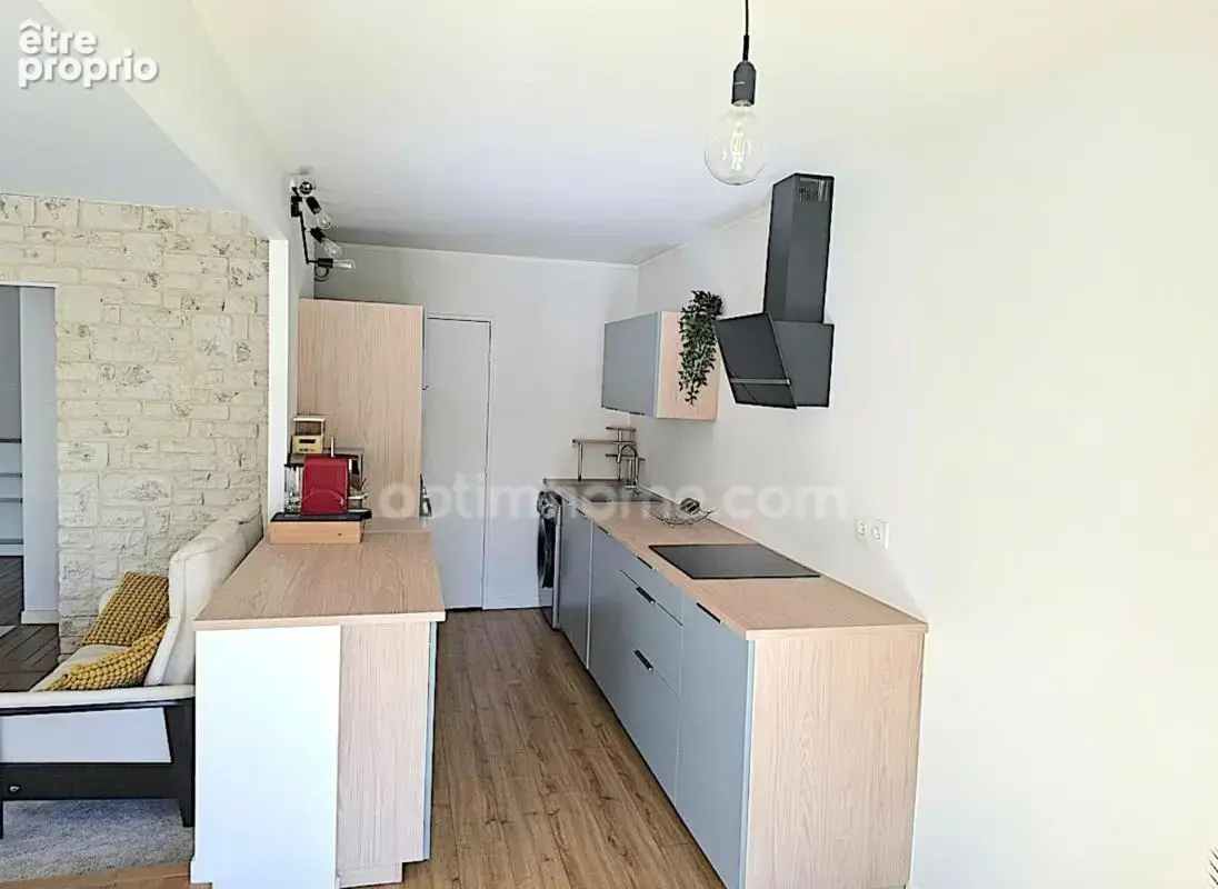 Appartement - 4 pièces - 3 chambres - 79 m² - Balcon - Garage et Cave - photo 2