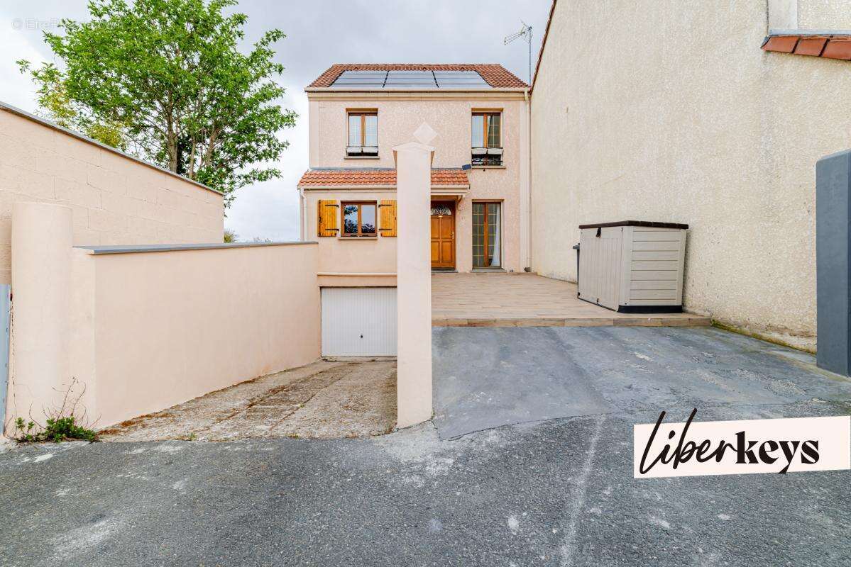 Maison à BALLAINVILLIERS