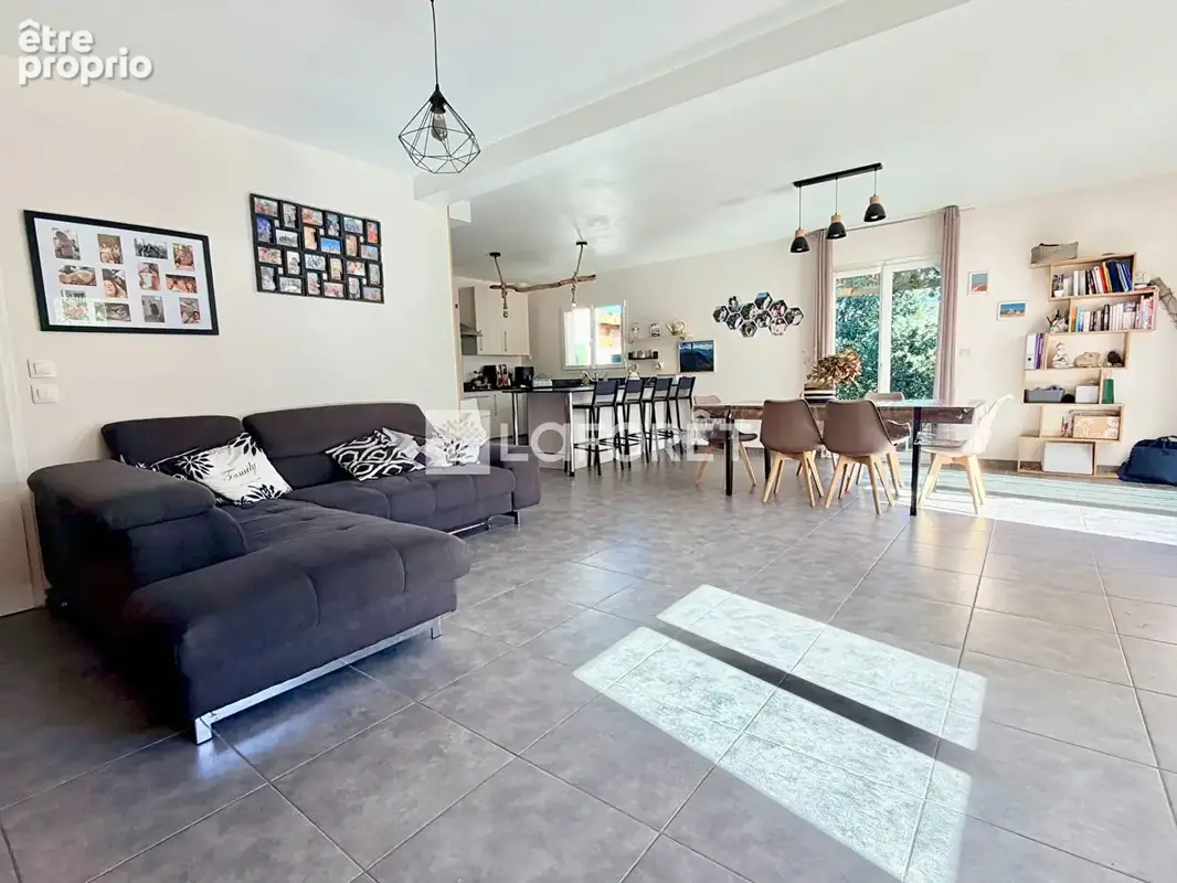 Maison récente en R+1. 4 chambres sur 816m2 terrain avec piscine - photo 3