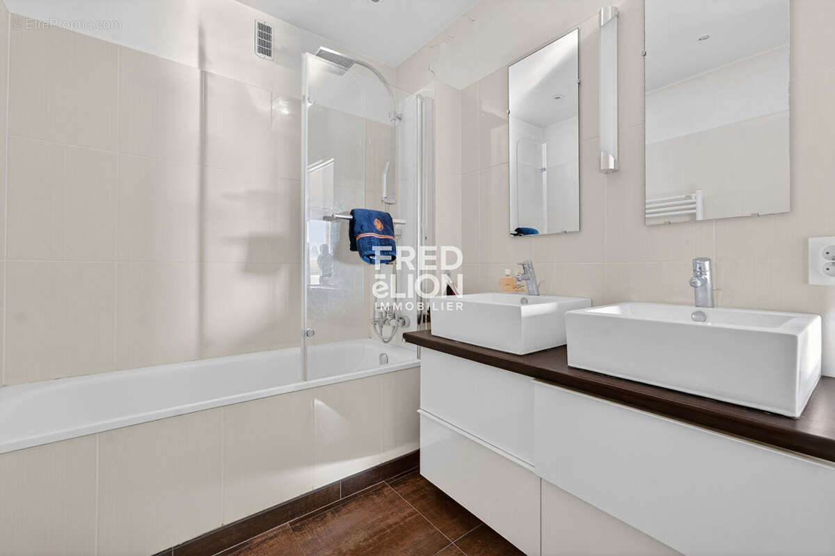 Appartement à NEUILLY-SUR-SEINE