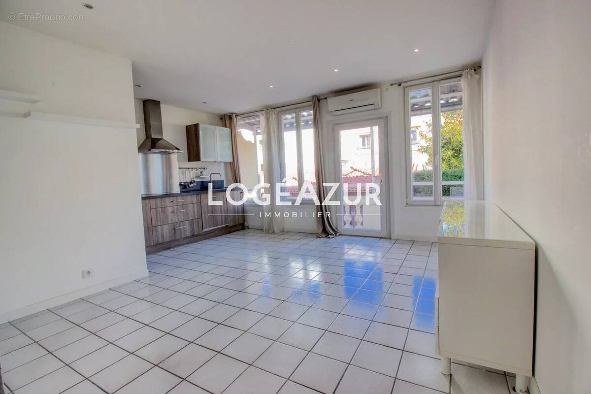 Appartement à VALLAURIS