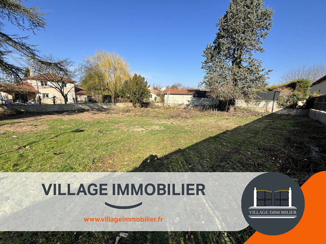 Terrain à FRONTONAS