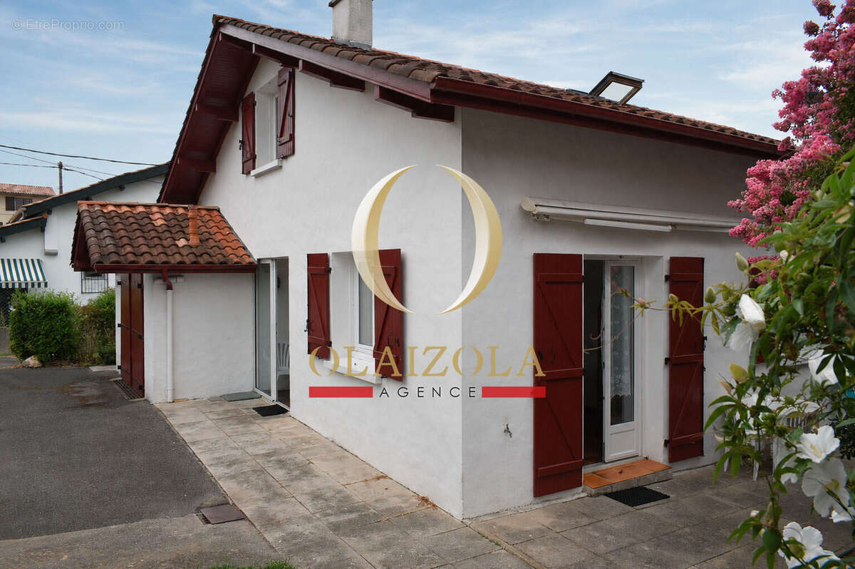 SAINT-JEAN-DE-LUZ - Maison familiale avec jardin et beau potentiel - photo 2