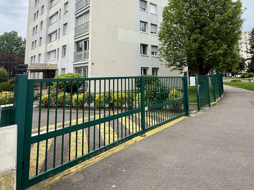Parking à LAXOU