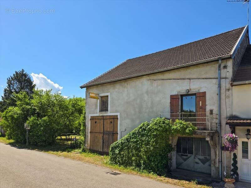 Maison à COURBOUZON
