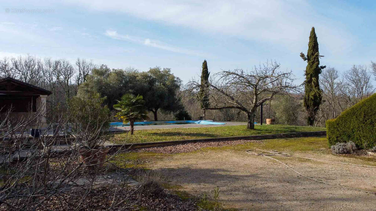 Maison à CENAC-ET-SAINT-JULIEN