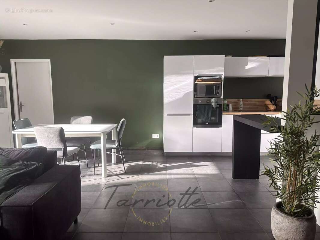 Maison à MALATAVERNE