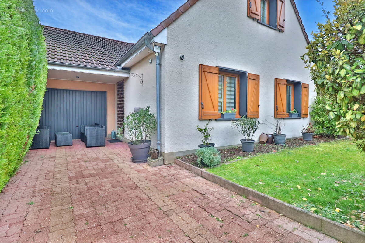 Maison à SAINTE-SAVINE