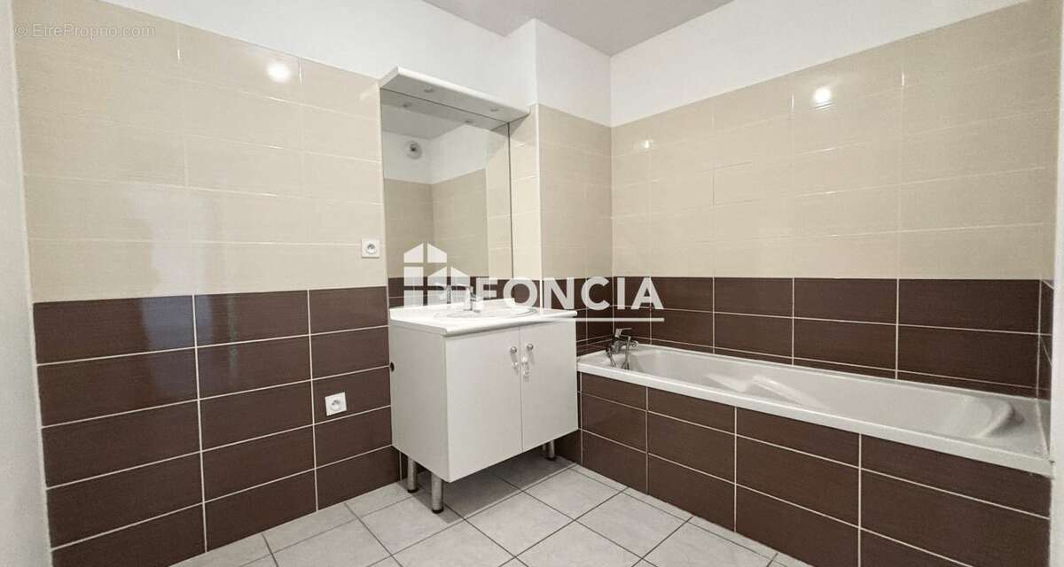 Appartement à DECINES-CHARPIEU