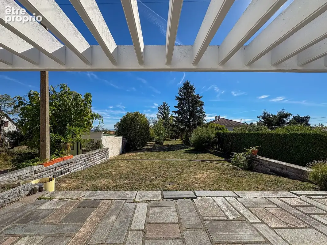 Maison familliale de 168m2 sur 1550m2 de terrain arboré - photo 4