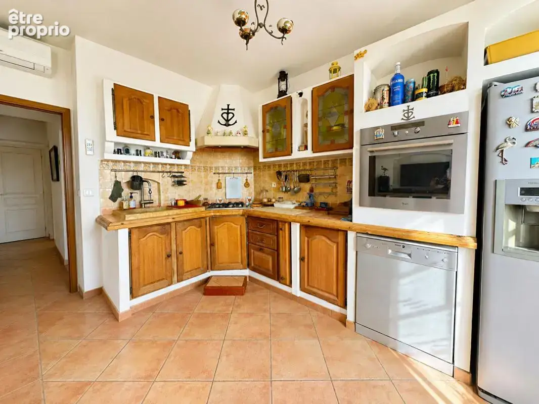 SAINT-VICTORET  Villa indépendante de 137 m² avec 91 m² de dépendances et fort potentiel - photo 2
