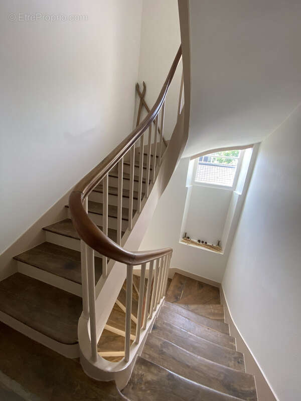 Appartement à NEAUPHLE-LE-CHATEAU