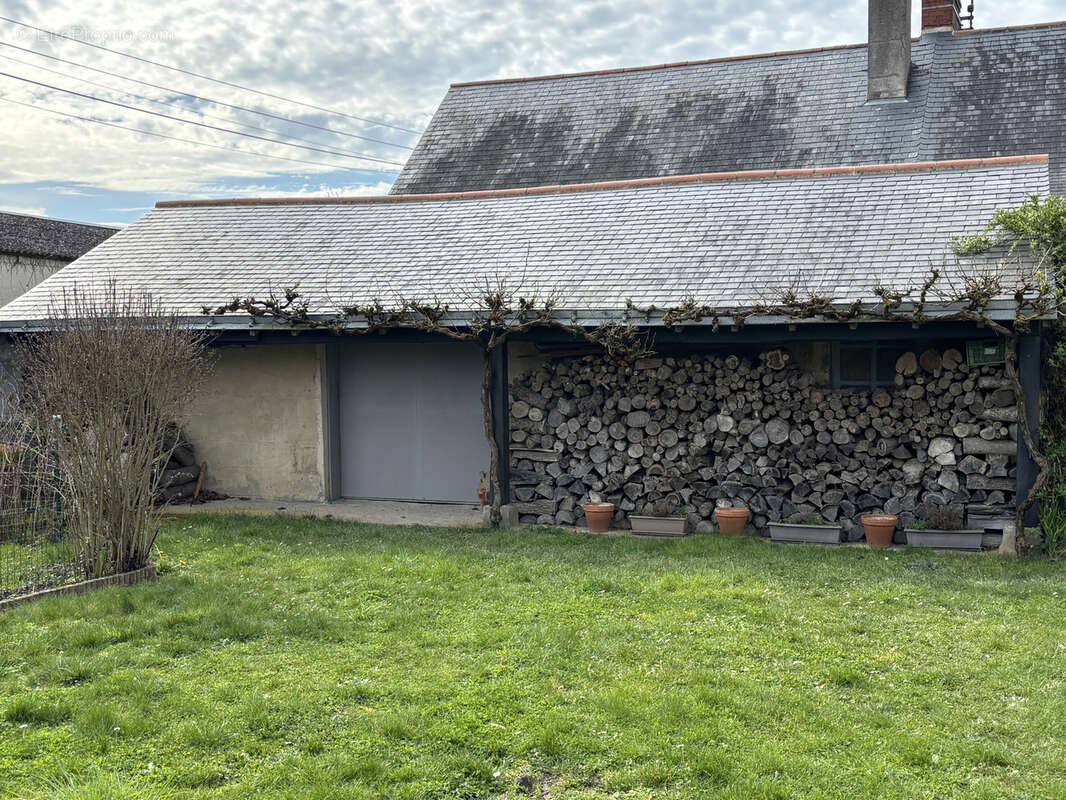 Maison à SAINT-CLEMENT-DES-LEVEES