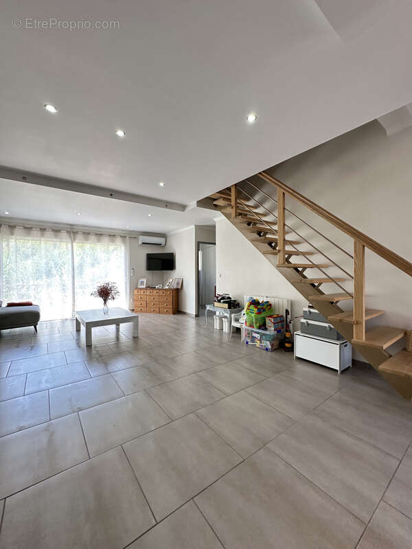 Maison 3 chambres, garage, sous-sol, terrasses - photo 4