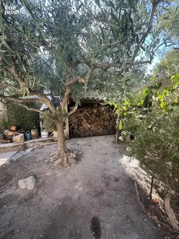 L'agence VIA IMMOBILIER vous propose à Marignane Secteur Pas des - photo 3
