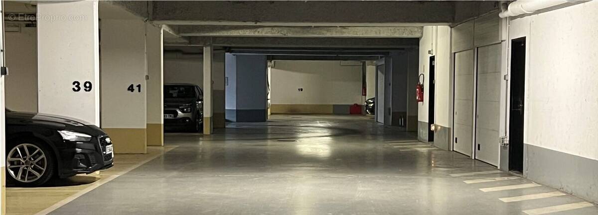 Parking à ISSY-LES-MOULINEAUX