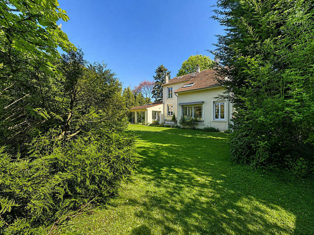Maison à SURESNES
