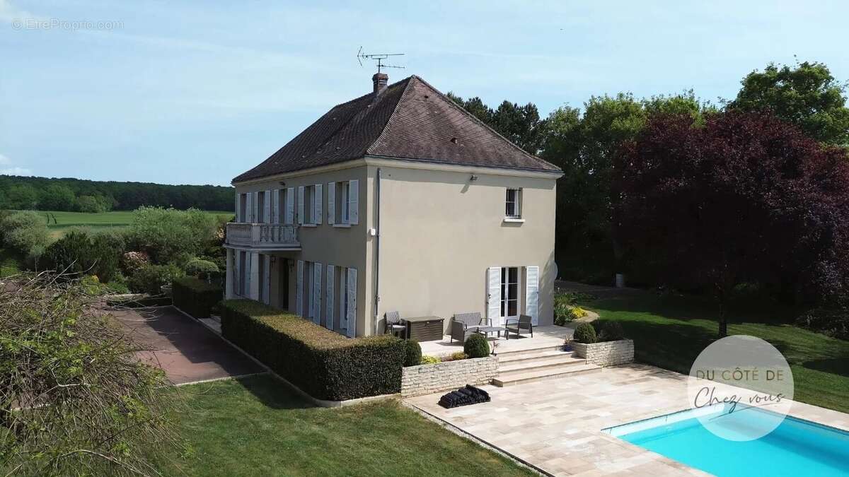 Maison à COURTENOT