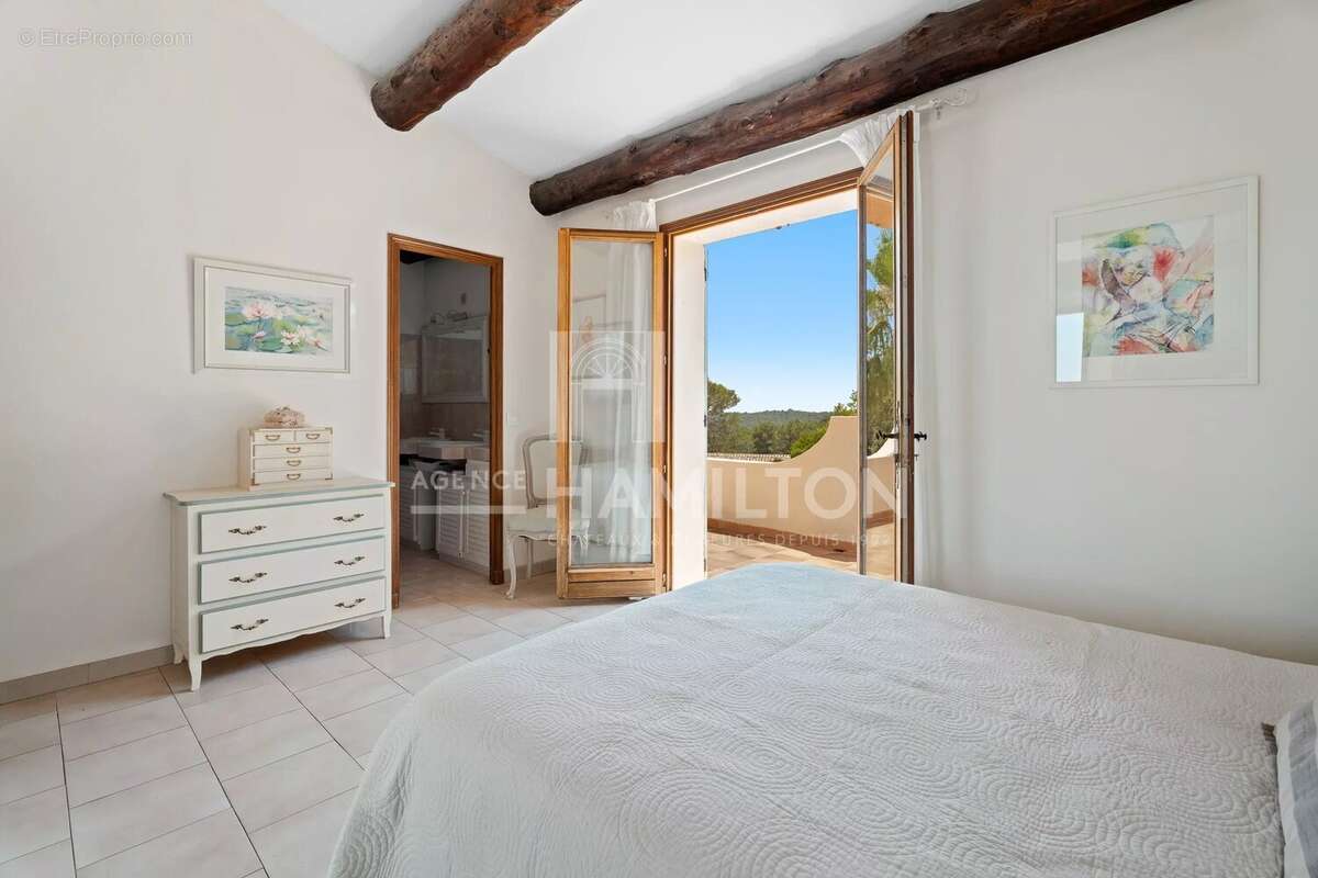 Maison à VALBONNE