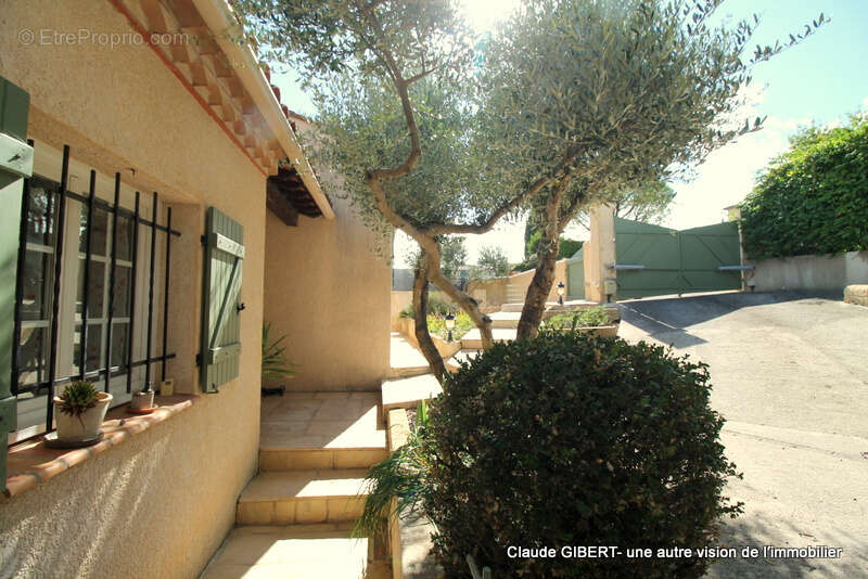 Maison à VAILHAUQUES