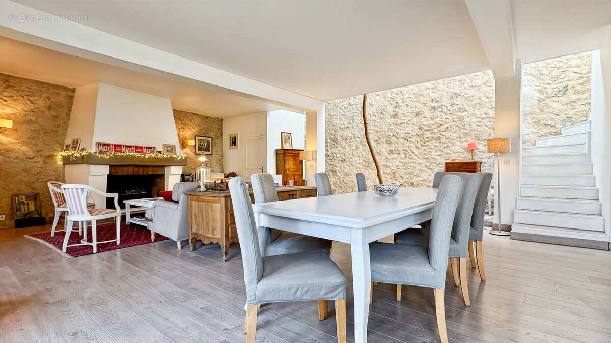 Maison à SAINT-NOM-LA-BRETECHE