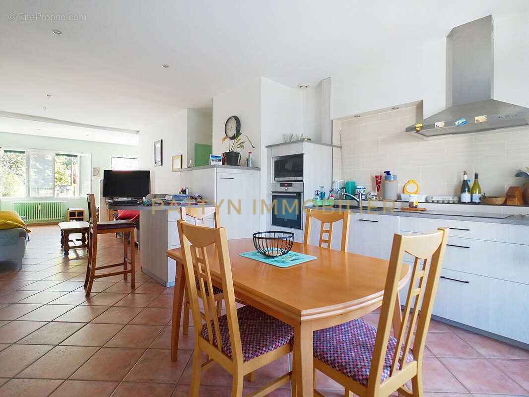 Appartement à NEUVILLE-SUR-SAONE